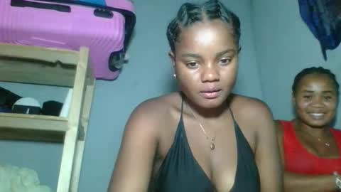 Snapshot of louane98 chatting on February 2026 05:42:02 PM louane98 online show from February 2026 05:42:02 PM