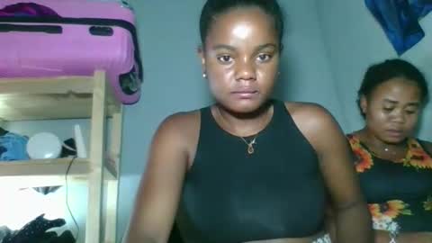 Snapshot of louane98 chatting on February 2026 04:49:02 PM louane98 online show from February 2026 04:49:02 PM