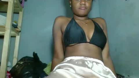 Snapshot of louane98 chatting on February 2026 04:27:02 PM louane98 online show from February 2026 04:27:02 PM