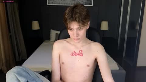 louie_evans online show from December 2025 07:42:02 PM