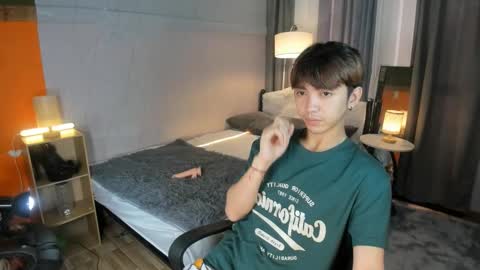 Snapshot of louieismy_name chatting on December 2024 02:01:02 AM ignot ursh online show from December 2024 02:01:02 AM