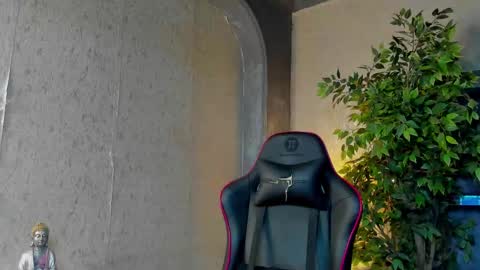 Louis online show from September 2025 10:04:01 PM