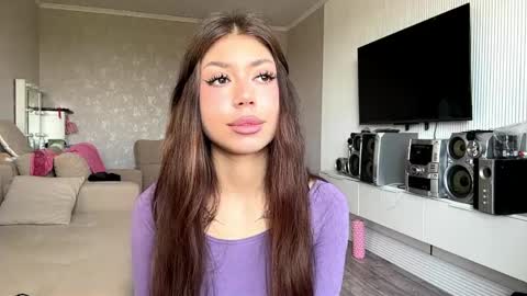 Snapshot of louiswawrzyniak chatting on May 2026 07:25:01 AM Flora online show from May 2026 07:25:01 AM