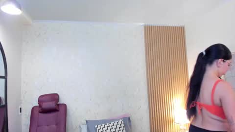 Louren Fox online show from November 2025 11:43:01 AM