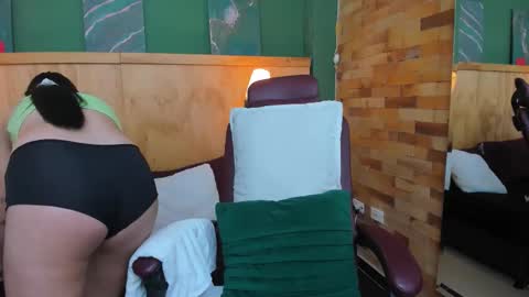 Louren Fox online show from November 2025 12:09:02 PM