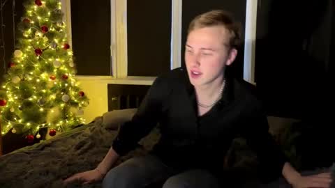 Snapshot of love4couple chatting on January 2026 12:21:02 PM Mary and Tom online show from January 2026 12:21:02 PM