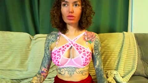 Cute face online show from November 2025 01:44:02 AM