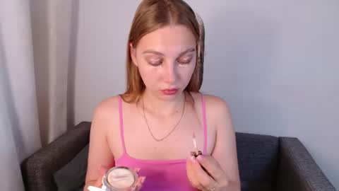 Snapshot of love_bella_ chatting on June 2026 12:15:01 AM love bella online show from June 2026 12:15:01 AM