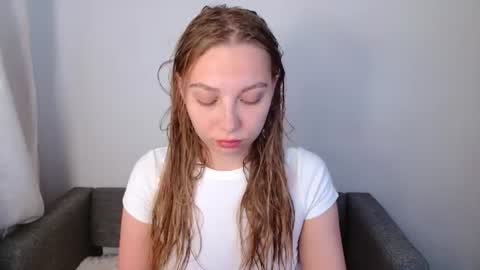 Snapshot of love_bella_ chatting on June 2026 11:50:02 PM love bella online show from June 2026 11:50:02 PM