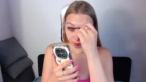 Snapshot of love_bella_ chatting on July 2026 12:27:01 AM love bella online show from July 2026 12:27:01 AM