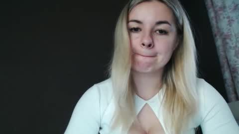 Snapshot of love_dom_meg chatting on April 2026 10:18:01 AM Megane online show from April 2026 10:18:01 AM