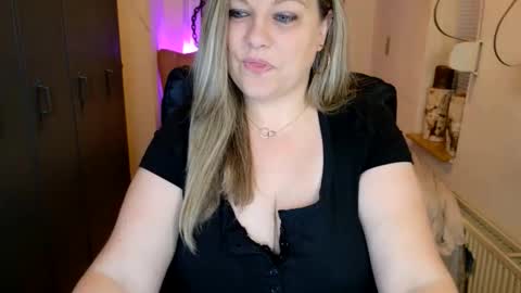 Love Kimx online show from June 2026 06:22:02 AM