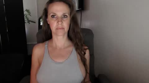 LoVe On  online show from November 2025 09:57:02 PM