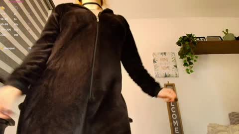 Sharol Leon online show from January 2025 12:41:01 AM