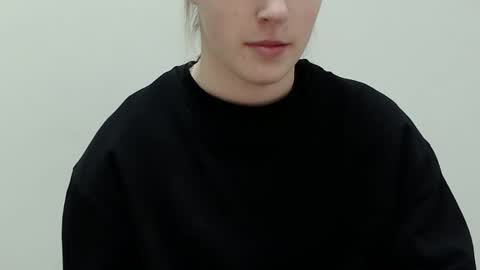 Vivian online show from November 2025 01:44:02 PM