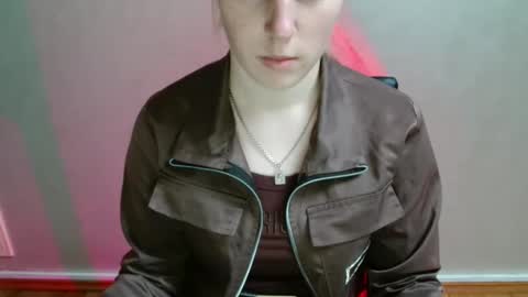 Vivian online show from December 2025 01:06:01 PM