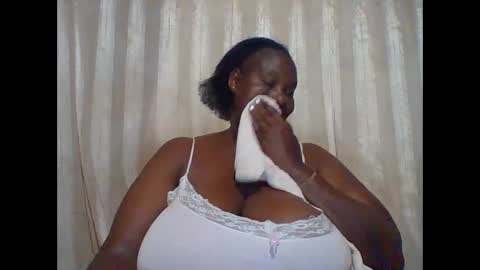 Lynn online show from February 2025 10:33:01 PM