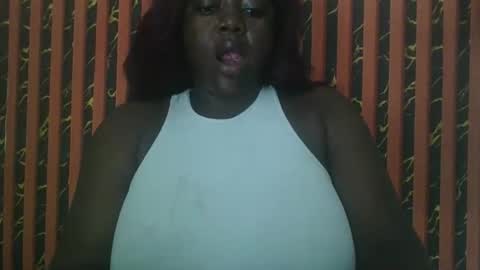Snapshot of lovecumsluttie chatting on May 2026 07:25:01 AM mila online show from May 2026 07:25:01 AM