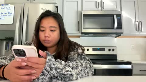 Love online show from January 2025 08:00:01 PM