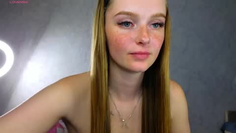 Snapshot of lovelly_molly chatting on May 2026 08:05:01 PM Molly online show from May 2026 08:05:01 PM