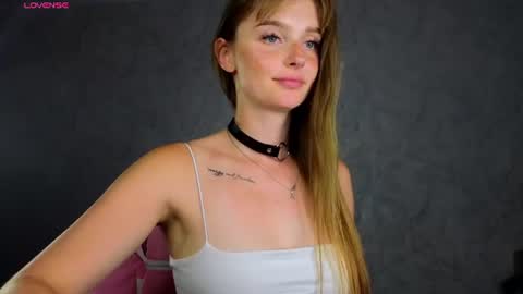 Snapshot of lovelly_molly chatting on July 2026 05:48:02 PM Molly online show from July 2026 05:48:02 PM