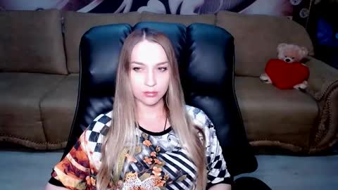 Snapshot of lovellymalina chatting on February 2026 11:08:02 AM private open online show from February 2026 11:08:02 AM