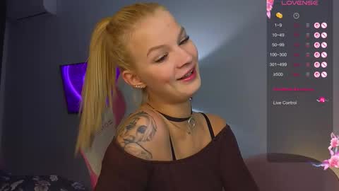 Snapshot of lovely_babyy chatting on December 2025 03:50:02 PM Jenny online show from December 2025 03:50:02 PM