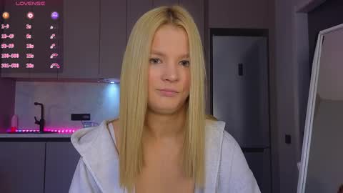 Snapshot of lovely_babyy chatting on May 2026 04:18:01 AM Jenny online show from May 2026 04:18:01 AM
