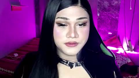 lovely_coleen online show from November 2025 01:11:01 PM