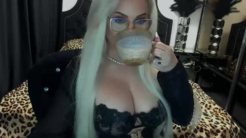 Snapshot of lovelyblondyxxx chatting on April 2026 11:00:02 PM PrAllinXXXa online show from April 2026 11:00:02 PM