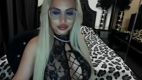 Snapshot of lovelyblondyxxx chatting on May 2026 10:48:01 PM PrAllinXXXa online show from May 2026 10:48:01 PM
