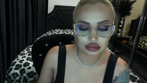 Snapshot of lovelyblondyxxx chatting on May 2026 10:37:01 PM PrAllinXXXa online show from May 2026 10:37:01 PM