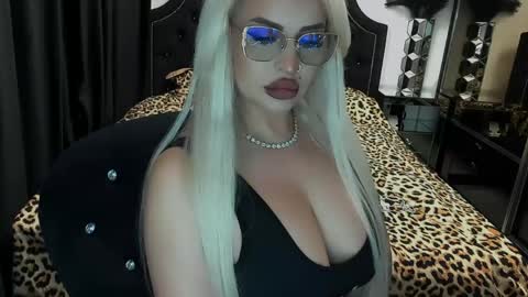 Snapshot of lovelyblondyxxx chatting on June 2026 01:18:01 AM PrAllinXXXa online show from June 2026 01:18:01 AM