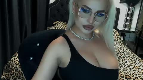 Snapshot of lovelyblondyxxx chatting on June 2026 12:35:02 AM PrAllinXXXa online show from June 2026 12:35:02 AM