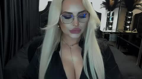 Snapshot of lovelyblondyxxx chatting on June 2026 11:20:01 PM PrAllinXXXa online show from June 2026 11:20:01 PM