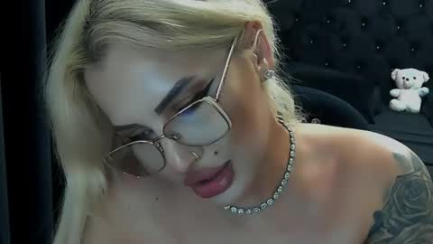 Snapshot of lovelyblondyxxx chatting on June 2026 01:28:02 AM PrAllinXXXa online show from June 2026 01:28:02 AM