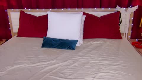 Caroline online show from March 2025 04:24:02 AM