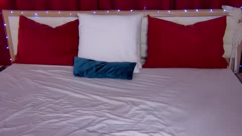 Caroline online show from November 2025 02:01:01 AM