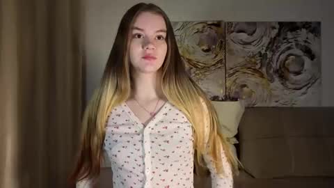 lovelygracee online show from November 2025 02:33:01 PM