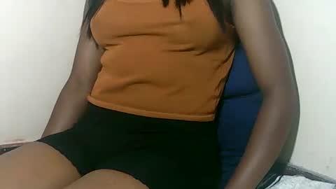 lovelylarra online show from January 2026 07:45:02 AM