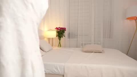 kim online show from November 2025 01:44:01 PM