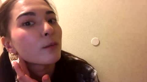 Queen Aria  online show from December 2024 09:06:01 PM