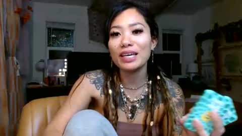lovelyxmacii online show from November 2025 01:55:01 AM
