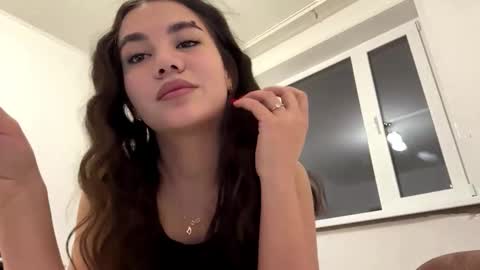 Snapshot of lovelyy_lovely chatting on November 2025 04:10:02 PM Kalie online show from November 2025 04:10:02 PM