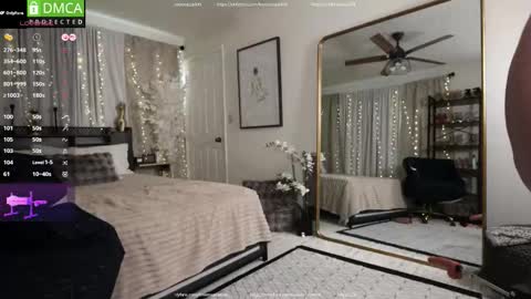 Scarlett online show from November 2025 08:19:02 PM