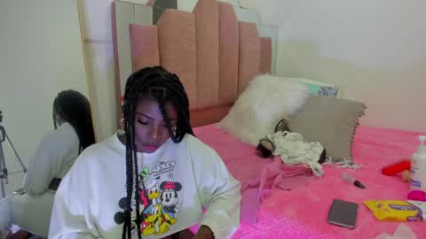 Snapshot of lovequeen02 chatting on February 2025 11:43:02 AM L O V E online show from February 2025 11:43:02 AM