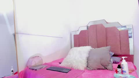 Snapshot of lovequeen02 chatting on February 2025 11:43:02 AM L O V E online show from February 2025 11:43:02 AM