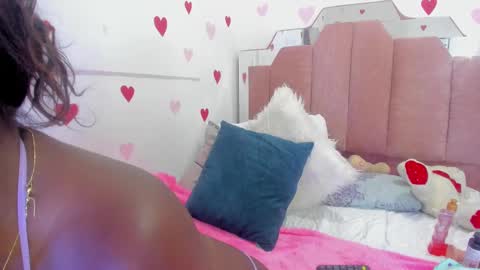 Snapshot of lovequeen02 chatting on February 2025 05:53:01 PM L O V E online show from February 2025 05:53:01 PM