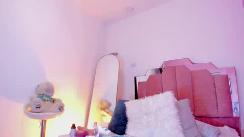 Snapshot of lovequeen02 chatting on March 2025 05:49:02 PM L O V E online show from March 2025 05:49:02 PM