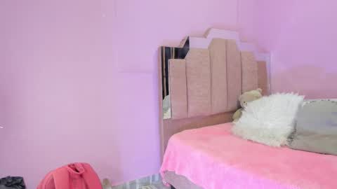 Snapshot of lovequeen02 chatting on September 2025 12:07:02 PM L O V E online show from September 2025 12:07:02 PM